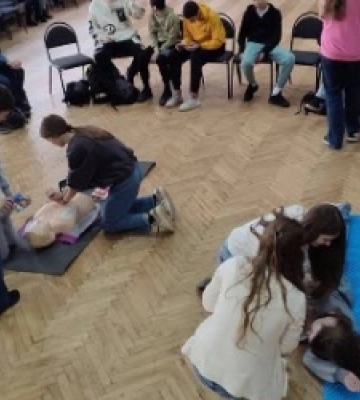 Викладачі Львівського медуніверситету навчали школярів надавати домедичну допомогу