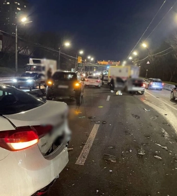 У Києві ускладнений рух транспорту в напрямку моста Патона – поліція