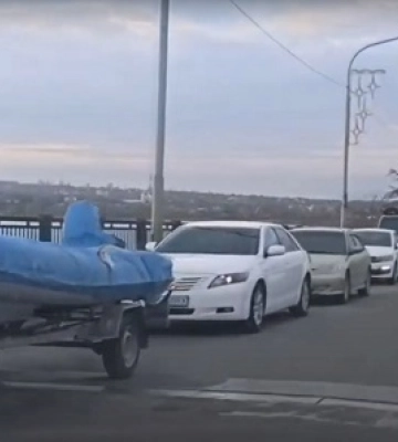 У зв&#039;язку з ремонтними роботами на Варварівському мосту виник величезний затор