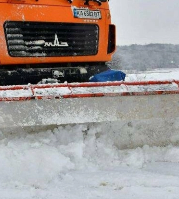 Дороги Полтавщини розчищають 46 одиниць спецтехніки