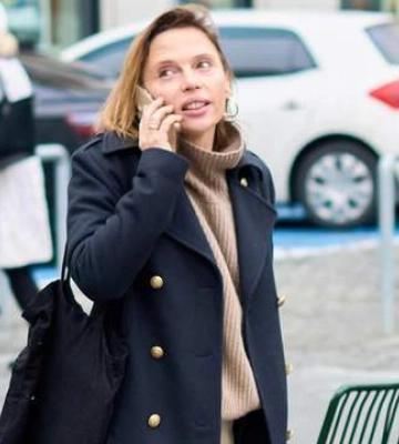 Ирена Карпа попала во Львове в объектив streetstyle-фотографа: фото весеннего образа Ирена Карпа попала во Львове в объектив streetstyle-фотографа: фото весеннего образа
