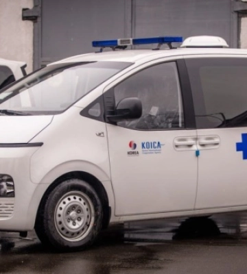 Медикам Дніпропетровщини передали від Кореї дві «швидкі» для евакуації поранених бійців