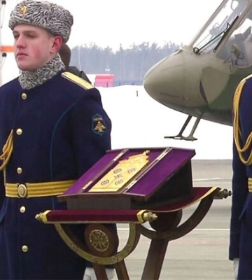 Путін подарував російській військовій авіації ікону після втрати 7 літаків за тиждень