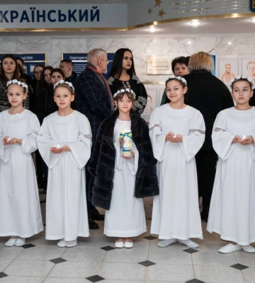 У ЗУНУ студенти тa виклaдaчі вшaнувaли пaм&#039;ять Героїв Небесної Сотні
