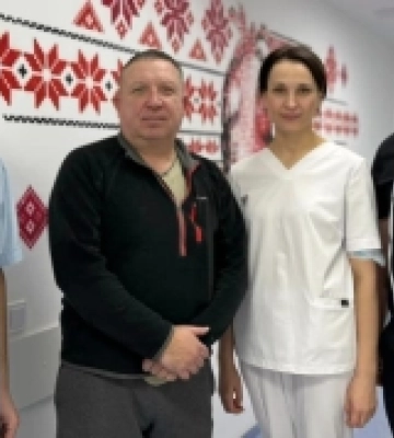 У Львові хірурги видалили чоловіку пухлину завбільшки як м’яч для регбі та врятували ногу від ампутації