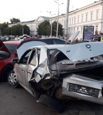 Суд оштрафував водія автівки, який скоїв аварію у центрі Полтави