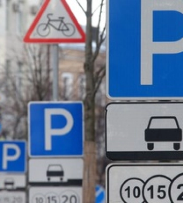 В Киеве платную парковку &quot;поставили на паузу&quot;: в чем причина
