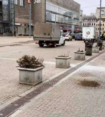 У Дніпрі Європейську площу захистили від автохамів