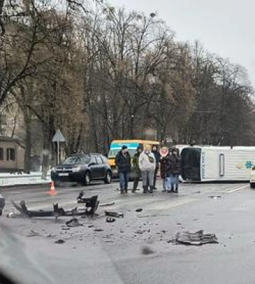 У Полтаві через аварію перекинулася &quot;швидка&quot;