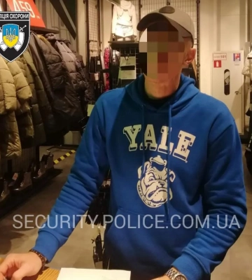 У Рівному 29-річний чоловік хотів безкоштовно оновити гардероб