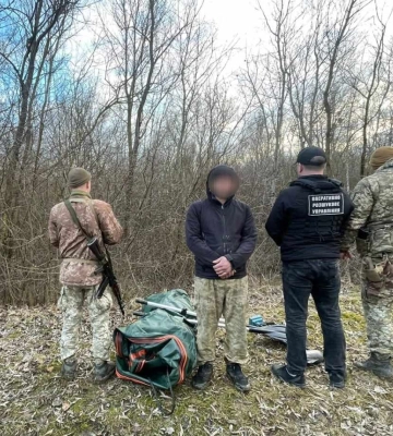 10 тисяч доларів США віддав за підроблені документи житель Черкащини