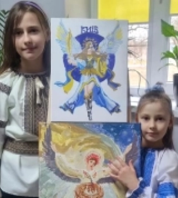 Донька полеглого захисника з Волині організувала благодійну виставку власних картин