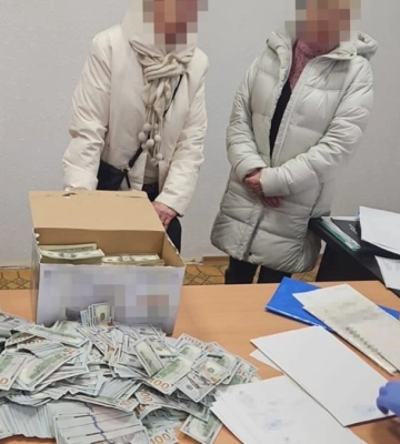 Під час обшуків у колишнього голови Чернігівської обласної ВЛК виявили майже 1 мільйон доларів США