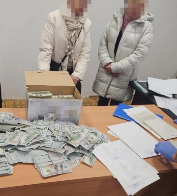 Під час обшуків у колишнього голови Чернігівської обласної ВЛК виявили майже 1 мільйон доларів США