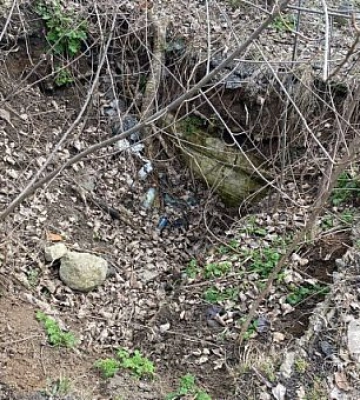 У дворі Кривого Рогу три роки не можуть засипати ями від погребів