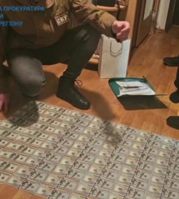 В ексочільника ВЛК на Чернігівщині знайшли майже $1 млн готівкою. Йому оголосили підозру