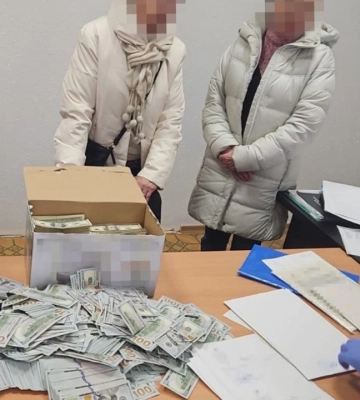 Під час обшуків у колишнього голови Чернігівської обласної ВЛК виявили майже 1 мільйон доларів США