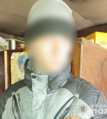 В Одесі правоохоронці викрили шахрая, який сім разів «продав» неіснуючі навушники