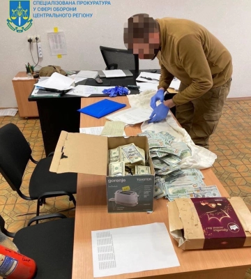 У экс-главы Черниговской областной ВВК обнаружили около $1 млн во время обысков: появились подробности. Видео