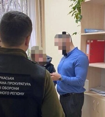 Член ВВК Черкасского городского ТЦК задержан на взятке 7,7 тыс. дол. за &quot;оформление&quot; непригодности к военной службе. ФОТО
