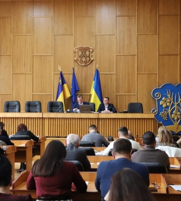 Підтримка військових та зміни до низки програм: в Ужгороді відбулася сесія міськради
