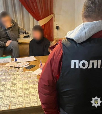 Довідка за майже вісім тисяч: у Черкасах викрили члена ВЛК на хабарі