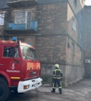 На Волині в квартирі знайшли тіло чоловіка: рятувальники аварійно відчинили двері