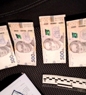 Жителя Рівненщини за пропозицію 2 тисяч гривень хабаря оштрафували на 17 тисяч