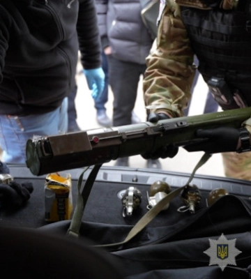 Жителя Житомирщини викрили на збуті автоматів, патронів та гранат у Одесі: фото