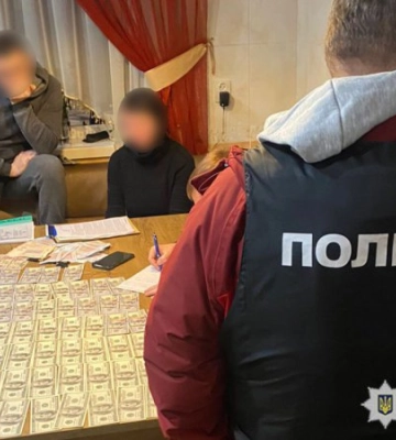 Довідка за майже вісім тисяч: у Черкасах викрили члена ВЛК на хабарі