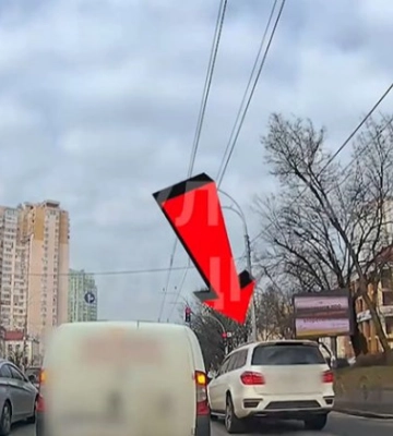 Устроил опасные маневры на глазах у патрульных: в Киеве наказали водителя Mercedes, видео