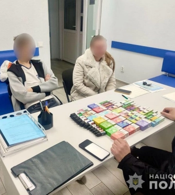 В Ужгороді поліція притягнула до відповідальності батьків підлітків, які продавали серед школярів електронні сигарети