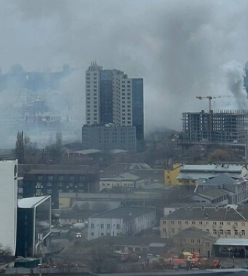У Києві загорілись склади на Подолі