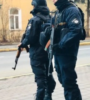 У Малині &quot;ТЦК зі зброєю&quot; ходить по домівках: відео і реакція поліції