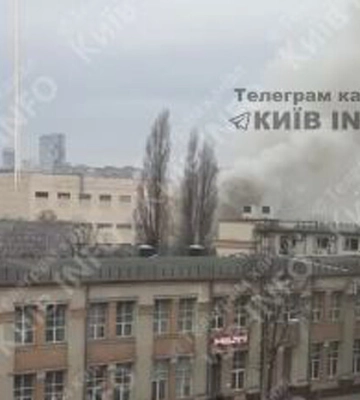 У Подільському районі столиці горять складські приміщення: є загроза забруднення повітря (відео)