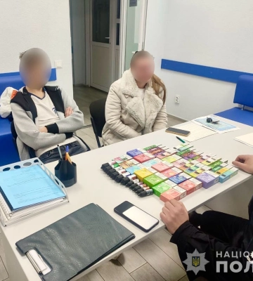 В Ужгороді поліція притягнула до відповідальності батьків підлітків, які продавали серед школярів електронні сигарети