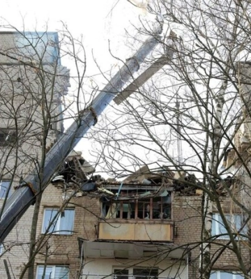 Удар по Дніпру: рятувальники шукають 96-річного чоловіка