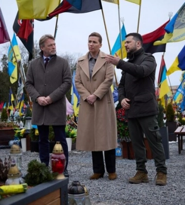 Прем&#039;єрка Данії разом із Зеленським вшанували пам’ять захисників на Личаківському кладовищі (відео)