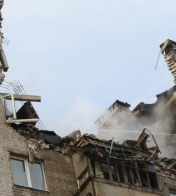 У Дніпрі відселять людей з будинку, куди влучив ворожий дрон