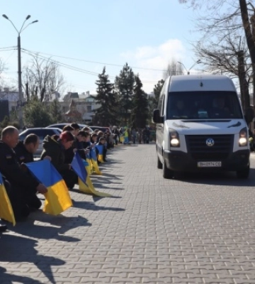 На Одещині попрощалися з військовим, чию родину у 2022 році вбила російська ракета