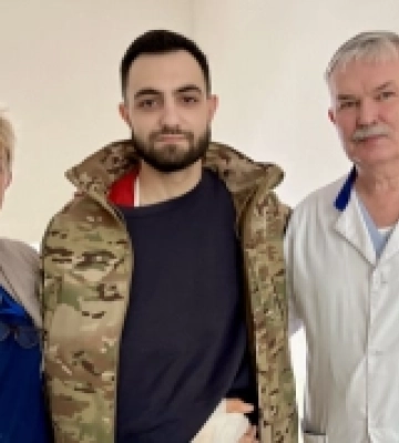 Закарпатські лікарі врятували руку 21-річному військовослужбовцю