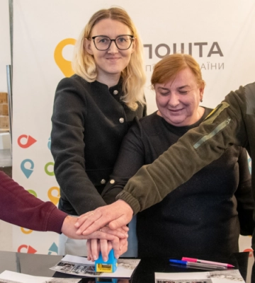 «І буде весна!»: нову символічну марку Укрпошти можна придбати у Луцьку