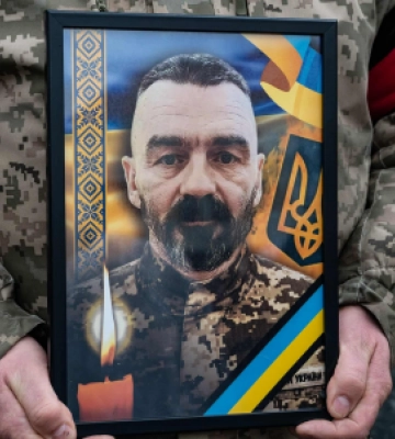 Ужгород сьогодні, 23 лютого, попрощався із 53-річним солдатом Мирославом Бреньом