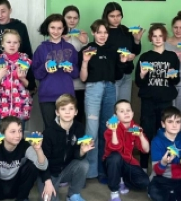 Задля підтримки ЗСУ та дітей: у рожищенському притулку організували майстер-клас. ФОТО