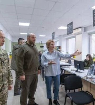 Умєров та Сирський побували в першому центрі рекрутингу у Львові. ВIДЕО