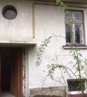 Во Львове продают крошечную квартиру в ужасном состоянии: цена удивила всех