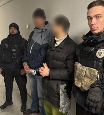 Лупцювали ногами. У Харкові двоє чоловіків жорстоко відгамселили сусідку