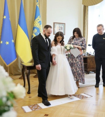 У львівській Ратуші одружився військовий, - ФОТО