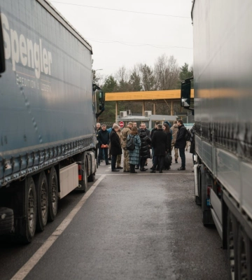 Польському фермеру з пропутінськими гаслами на тракторі загрожує до 5 років позбавлення волі