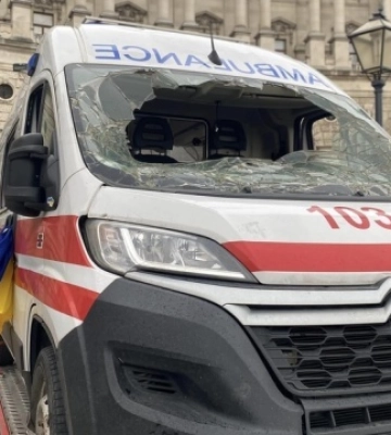 Під ОБСЄ виставили знищену росіянами на Харківщині «швидку»